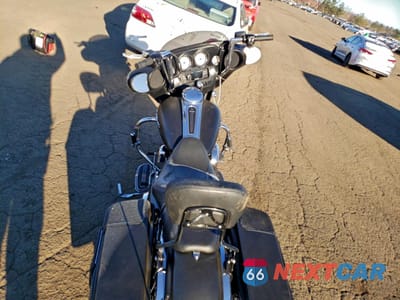 Zdjęcie 6 z 9 samochodu: 2010 HARLEY-DAVIDSON FLHX VIN:1HD1KB412AB624531 - miniatura