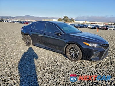 Czwarte zdjęcie samochodu z boku: 2020 TOYOTA CAMRY SE VIN:4T1G11AK5LU343249 - miniatura