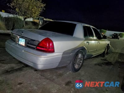 Trzecie zdjęcie samochodu z tyłu: 2011 MERCURY GRAND MARQUIS LS VIN:2MEBM7FV0BX601565 - miniatura