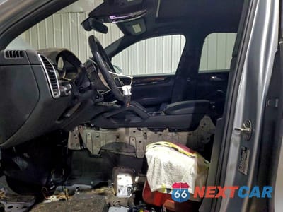 Zdjęcie 7 z 12 samochodu: 2023 PORSCHE CAYENNE BASE VIN:WP1AA2AY2PDA05400 - miniatura