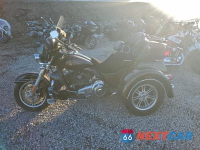 Trzecie zdjęcie samochodu z tyłu: 2013 HARLEY-DAVIDSON FLHTCUTG TRI GLIDE ULTRA CLASSIC VIN:1HD1MAM23DB852233 - miniatura
