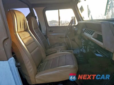 Zdjęcie 10 z 11 samochodu: 1988 JEEP WRANGLER VIN:2BCCV81J1JB502019 - miniatura