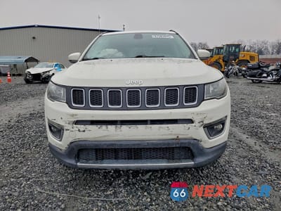 Piąte zdjęcie samochodu w środku: 2019 JEEP COMPASS LIMITED VIN:3C4NJCCBXKT670789 - miniatura