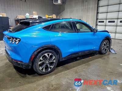 Trzecie zdjęcie samochodu z tyłu: 2023 FORD MUSTANG MACH-E PREMIUM VIN:3FMTK3SSXPMA33629 - miniatura