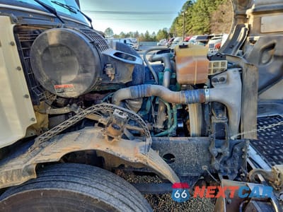 Zdjęcie 7 z 10 samochodu: 2013 VOLVO VNL SEMI TRUCK VIN:4V4NC9EJ3DN568713 - miniatura