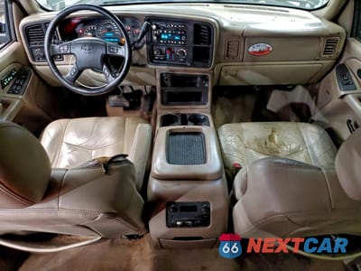 Zdjęcie 8 z 12 samochodu: 2004 CHEVROLET SUBURBAN K1500 VIN:3GNFK16T64G138601 - miniatura