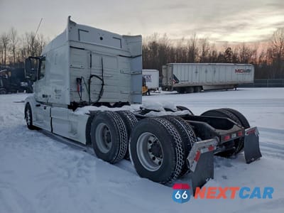 Trzecie zdjęcie samochodu z tyłu: 2000 VOLVO VN VNL VIN:4V4NC9EJXEN154622 - miniatura