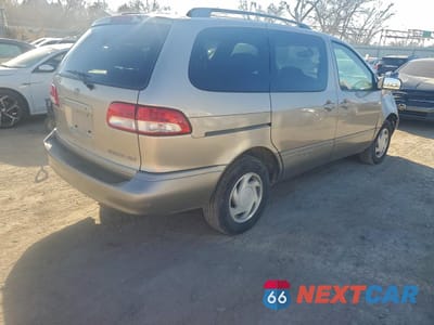 Trzecie zdjęcie samochodu z tyłu: 2002 TOYOTA SIENNA LE VIN:4T3ZF13C52U427433 - miniatura