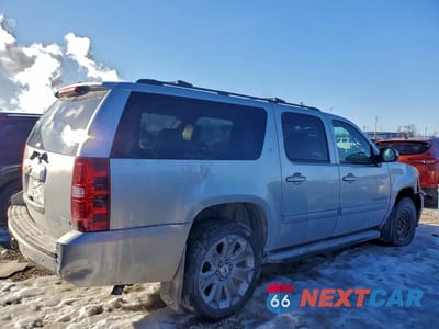 Trzecie zdjęcie samochodu z tyłu: 2011 CHEVROLET SUBURBAN K1500 LT VIN:1GNSKJE35BR306810 - miniatura