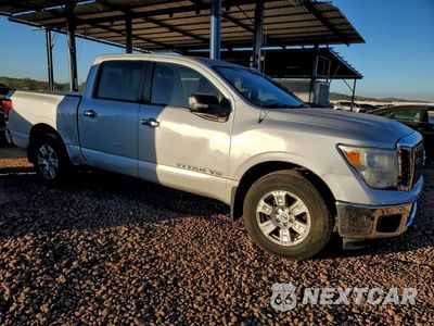 Czwarte zdjęcie samochodu z boku: 2018 NISSAN TITAN SV VIN:1N6AA1E66JN536408 - miniatura