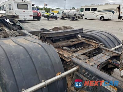 Zdjęcie 6 z 10 samochodu: 2018 FREIGHTLINER CASCADIA 125 SEMI TRUCK VIN:3AKJGEFG1JDJU2974 - miniatura