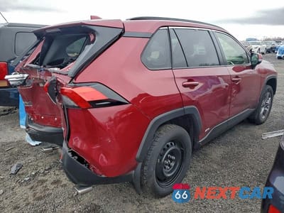 Trzecie zdjęcie samochodu z tyłu: 2024 TOYOTA RAV4 XLE VIN:JTMRWRFV7RD230458 - miniatura