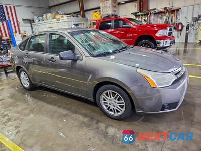 Czwarte zdjęcie samochodu z boku: 2011 FORD FOCUS SE VIN:1FAHP3FNXBW153204 - miniatura