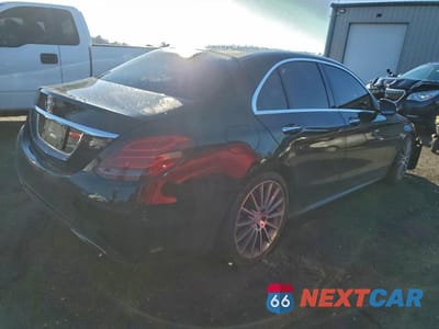 Trzecie zdjęcie samochodu z tyłu: 2015 MERCEDES-BENZ C 400 4MATIC VIN:55SWF6GB1FU034119 - miniatura