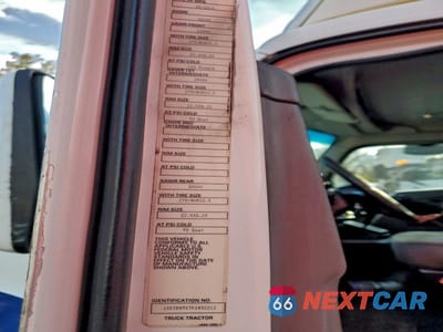 Zdjęcie 10 z 10 samochodu: 2015 KENWORTH T680 SEMI TRUCK VIN:1XKYD49X7FJ452212 - miniatura