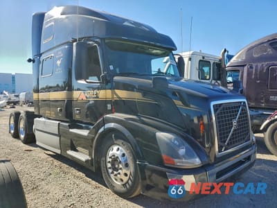 2016 VOLVO VN VNL 4V4NC9EH1GN950580 - główne zdjęcie licytacji z USA - miniatura