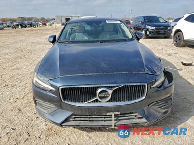 Piąte zdjęcie samochodu w środku: 2020 VOLVO S60 T5 MOMENTUM VIN:7JR102FK7LG041909 - miniatura