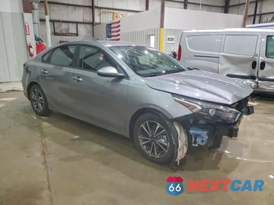 Czwarte zdjęcie samochodu z boku: 2024 KIA FORTE LXS VIN:3KPF24AD5RE777985 - miniatura