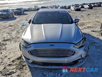 Piąte zdjęcie samochodu w środku: 2017 FORD FUSION S VIN:3FA6P0G7XHR198404 - miniatura