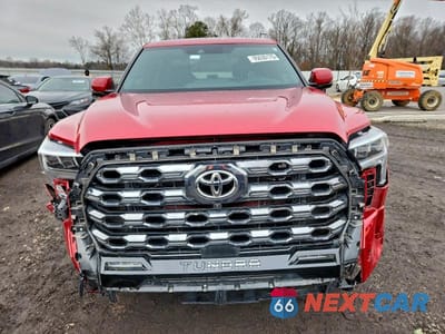 Piąte zdjęcie samochodu w środku: 2023 TOYOTA TUNDRA PLATINUM VIN:5TFNA5DB6PX124982 - miniatura