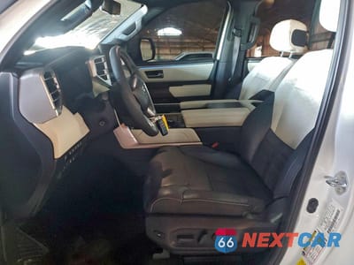 Zdjęcie 7 z 12 samochodu: 2024 TOYOTA SEQUOIA CAPSTONE VIN:7SVAAABA7RX032550 - miniatura