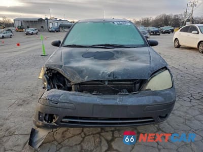 Piąte zdjęcie samochodu w środku: 2005 FORD FOCUS ZX3 VIN:3FAFP31N65R144070 - miniatura