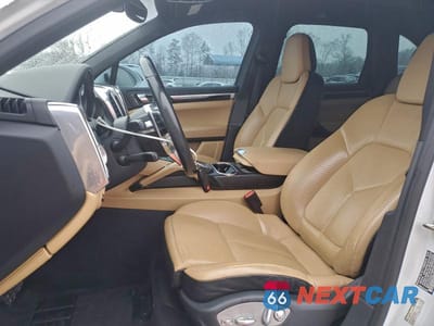 Zdjęcie 7 z 13 samochodu: 2016 PORSCHE CAYENNE VIN:WP1AA2A25GLA04789 - miniatura