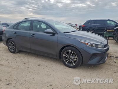 Czwarte zdjęcie samochodu z boku: 2024 KIA FORTE LXS VIN:3KPF24AD2RE799829 - miniatura