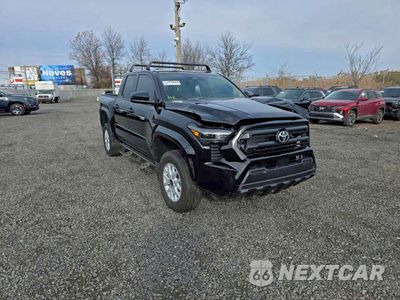 Trzecie zdjęcie samochodu z tyłu: 2024 TOYOTA TACOMA DOUBLE CAB VIN:3TYLD5KN1RT007867 - miniatura