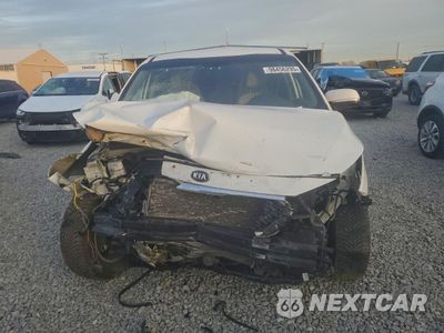 Piąte zdjęcie samochodu w środku: 2017 KIA SEDONA LX VIN:KNDMB5C19H6230867 - miniatura