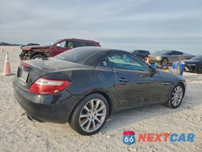 Trzecie zdjęcie samochodu z tyłu: 2016 MERCEDES-BENZ SLK 300 VIN:WDDPK3JA3GF123595 - miniatura