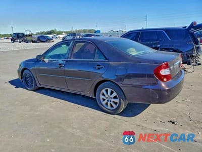 Drugie zdjęcie samochodu z przodu: 2002 TOYOTA CAMRY LE VIN:JTDBF30K720044946 - miniatura