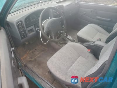 Zdjęcie 8 z 14 samochodu: 1995 NISSAN TRUCK KING CAB SE VIN:1N6HD16Y4SC458228 - miniatura