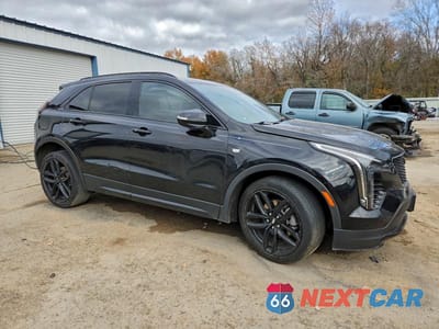 Czwarte zdjęcie samochodu z boku: 2023 CADILLAC XT4 SPORT VIN:1GYFZER46PF100480 - miniatura