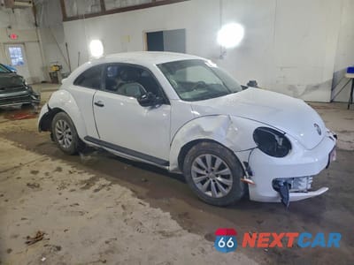 Czwarte zdjęcie samochodu z boku: 2015 VOLKSWAGEN BEETLE 1.8T VIN:3VWF17AT1FM631920 - miniatura