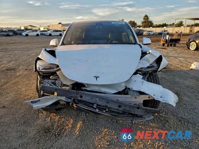Piąte zdjęcie samochodu w środku: 2021 TESLA MODEL Y VIN:5YJYGDED1MF125923 - miniatura
