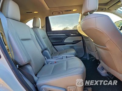 Zdjęcie 11 z 14 samochodu: 2019 TOYOTA HIGHLANDER LIMITED PLATINUM VIN:5TDYZRFH3KS340625 - miniatura