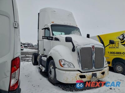 2016 KENWORTH T680 SEMI TRUCK 1XKYA48X2GJ496713 - główne zdjęcie licytacji z USA - miniatura