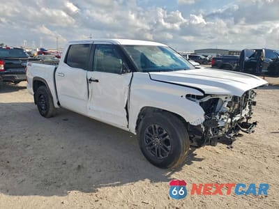 Czwarte zdjęcie samochodu z boku: 2024 TOYOTA TUNDRA CREWMAX SR VIN:5TFLA5AB7RX038966 - miniatura