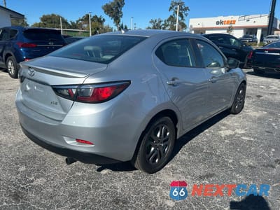 Czwarte zdjęcie samochodu z boku: 2019 TOYOTA YARIS L VIN:3MYDLBYV8KY509896 - miniatura