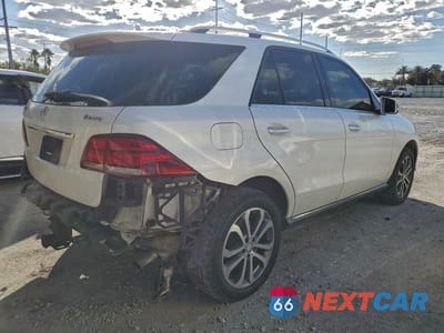 Trzecie zdjęcie samochodu z tyłu: 2016 MERCEDES-BENZ GLE 350 4MATIC VIN:4JGDA5HB7GA797235 - miniatura