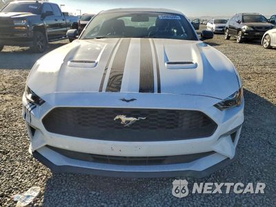 Piąte zdjęcie samochodu w środku: 2018 FORD MUSTANG VIN:1FA6P8TH0J5104942 - miniatura