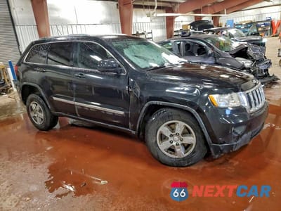Czwarte zdjęcie samochodu z boku: 2012 JEEP GRAND CHEROKEE LAREDO VIN:1C4RJFAG4CC176278 - miniatura
