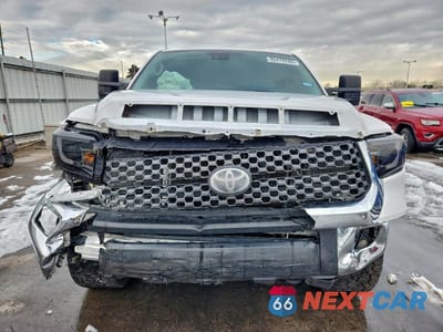 Piąte zdjęcie samochodu w środku: 2020 TOYOTA TUNDRA SR5 VIN:5TFDY5F16LX909945 - miniatura