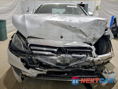 Piąte zdjęcie samochodu w środku: 2017 MERCEDES-BENZ E 300 4MATIC VIN:WDDZF4KB6HA108596 - miniatura