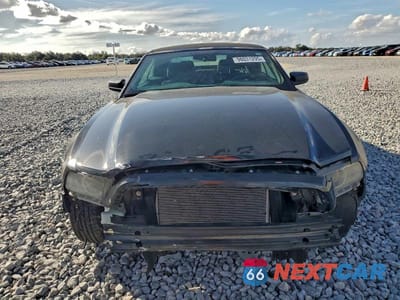 Piąte zdjęcie samochodu w środku: 2014 FORD MUSTANG VIN:1ZVBP8EM5E5266488 - miniatura