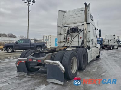 Czwarte zdjęcie samochodu z boku: 2010 VOLVO VNL SEMI TRUCK VIN:4V4NC9EJ3AN287197 - miniatura