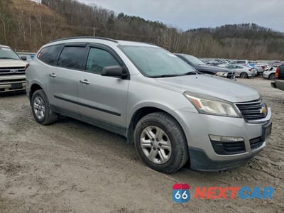 Czwarte zdjęcie samochodu z boku: 2015 CHEVROLET TRAVERSE LS VIN:1GNKVFKD6FJ170614 - miniatura