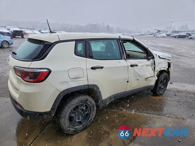 Trzecie zdjęcie samochodu z tyłu: 2020 JEEP COMPASS SPORT VIN:3C4NJDAB4LT116173 - miniatura