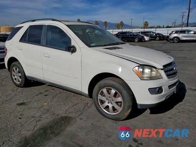 Czwarte zdjęcie samochodu z boku: 2007 MERCEDES-BENZ ML 350 VIN:4JGBB86E17A199340 - miniatura